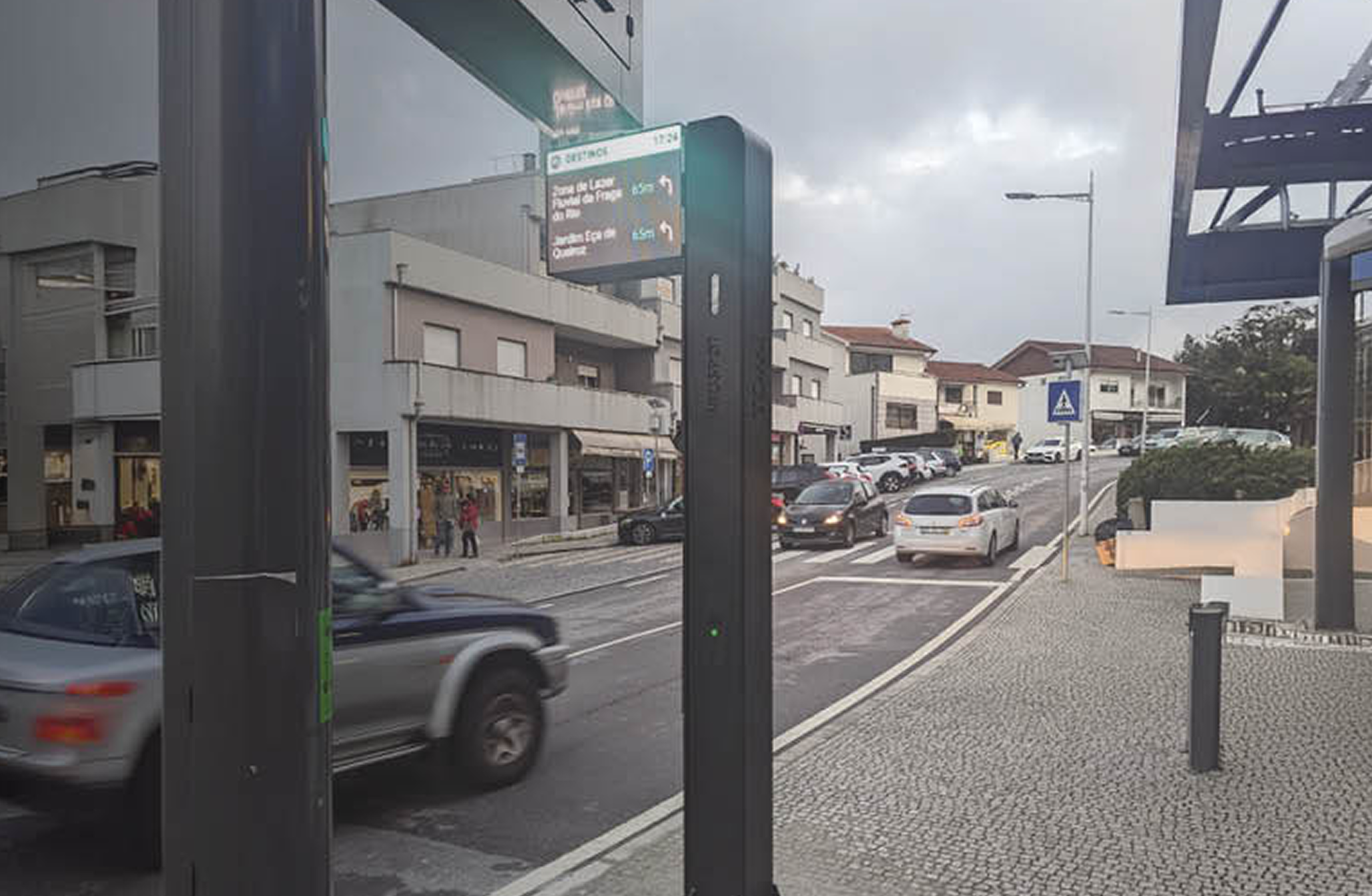 <h2>Desenhado para <del>Contextos Urbanos Reais</del></h2>
